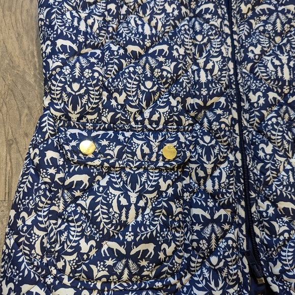 St. Johns Bay puffer vest blue with woodland creatures womens size small - Picture 4 of 7